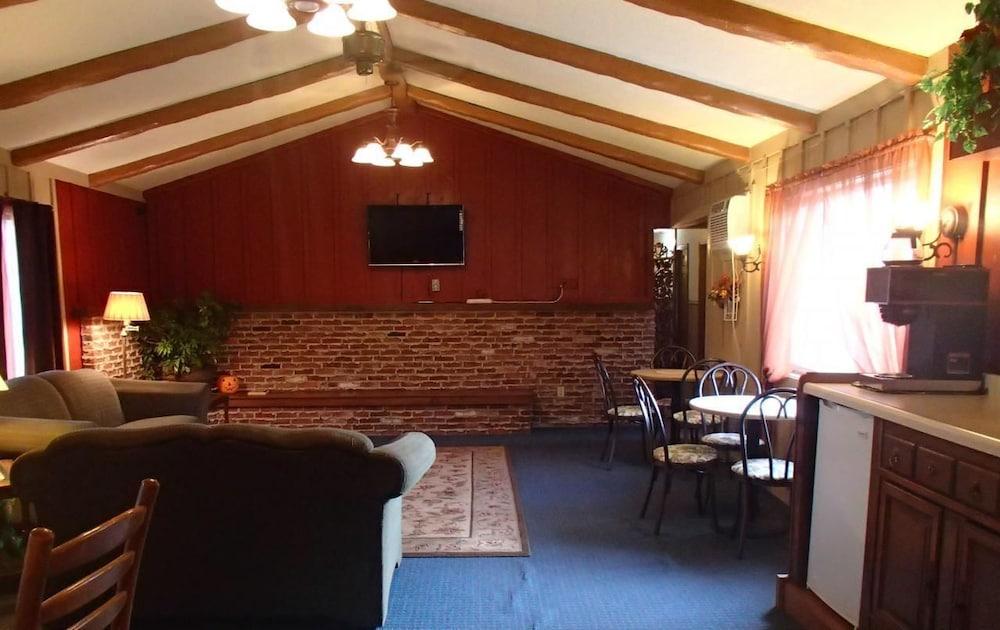 Carlin Villa Motel photo 23