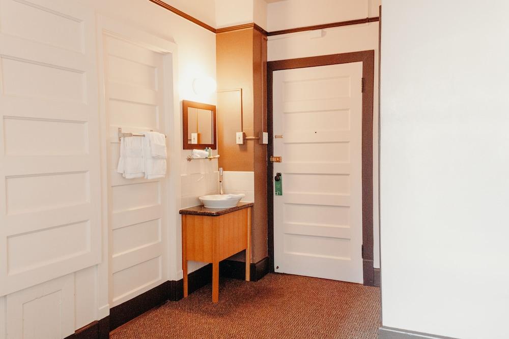 The Moore Hotel photo 9