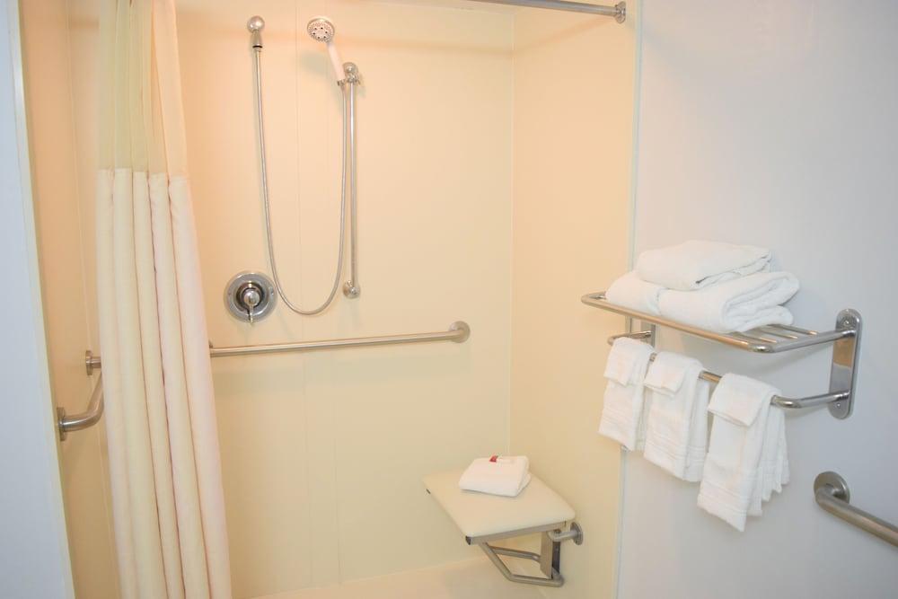 Days Inn by Wyndham Rock Falls photo 45