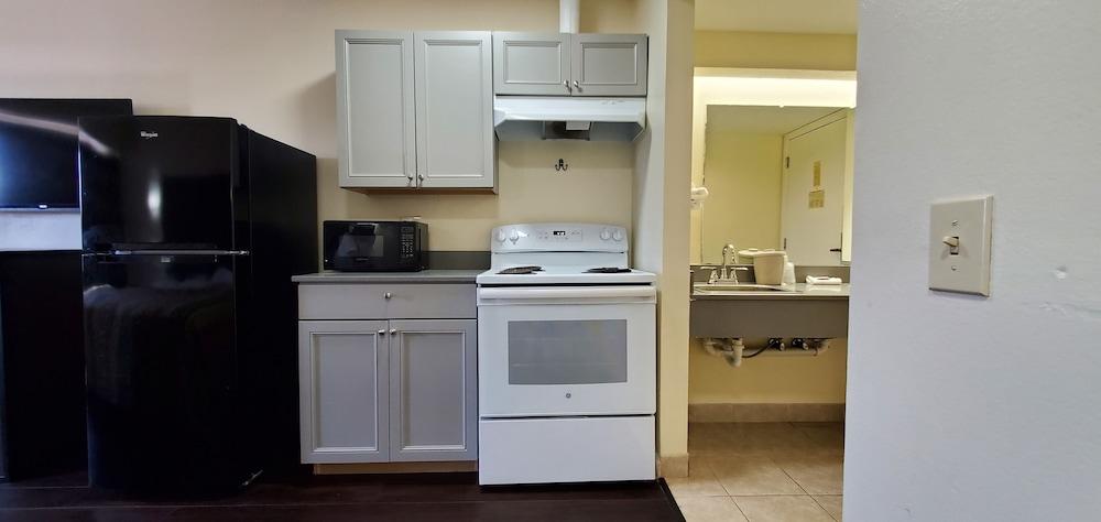 Plano Inn & Suites photo 19