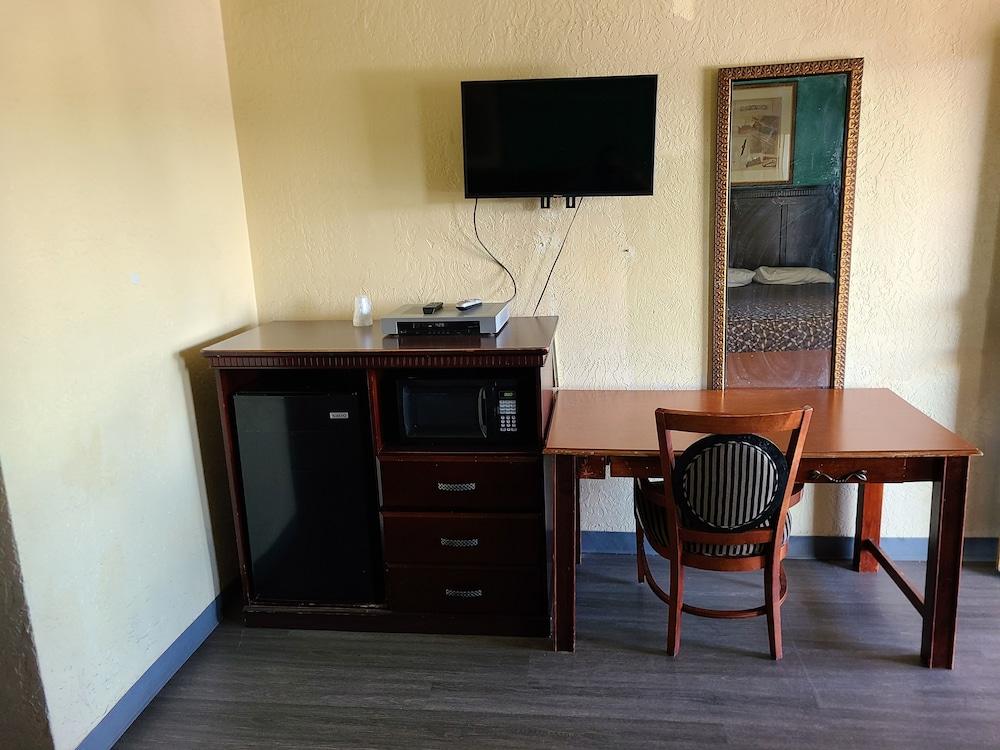 Encore Motel photo 22
