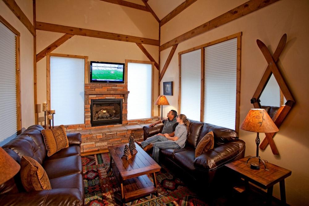 Cottam's Lodge by Alpine Village Suites photo 9