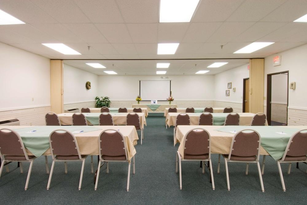 Americas Best Value Inn Torrington photo 24