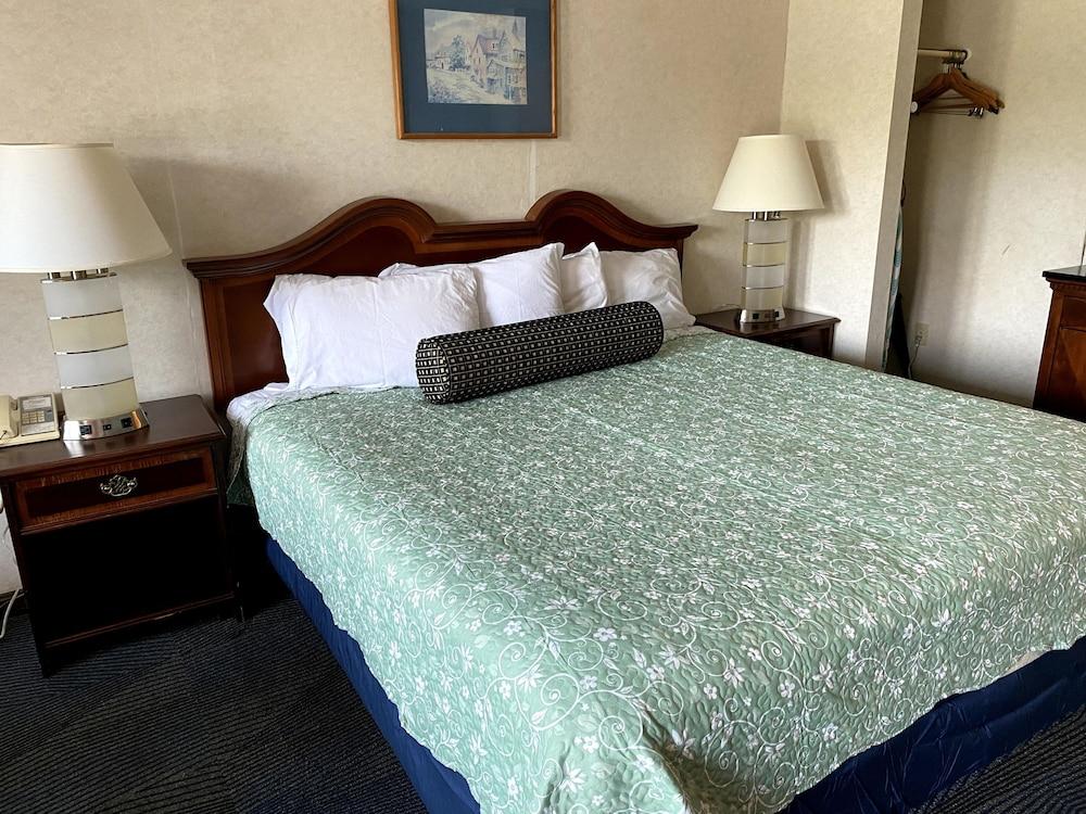 Economy Lodge photo 35