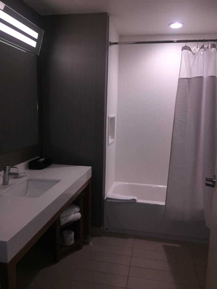 Courtyard Bay City photo 17