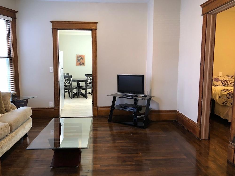 Midtown Manor photo 18