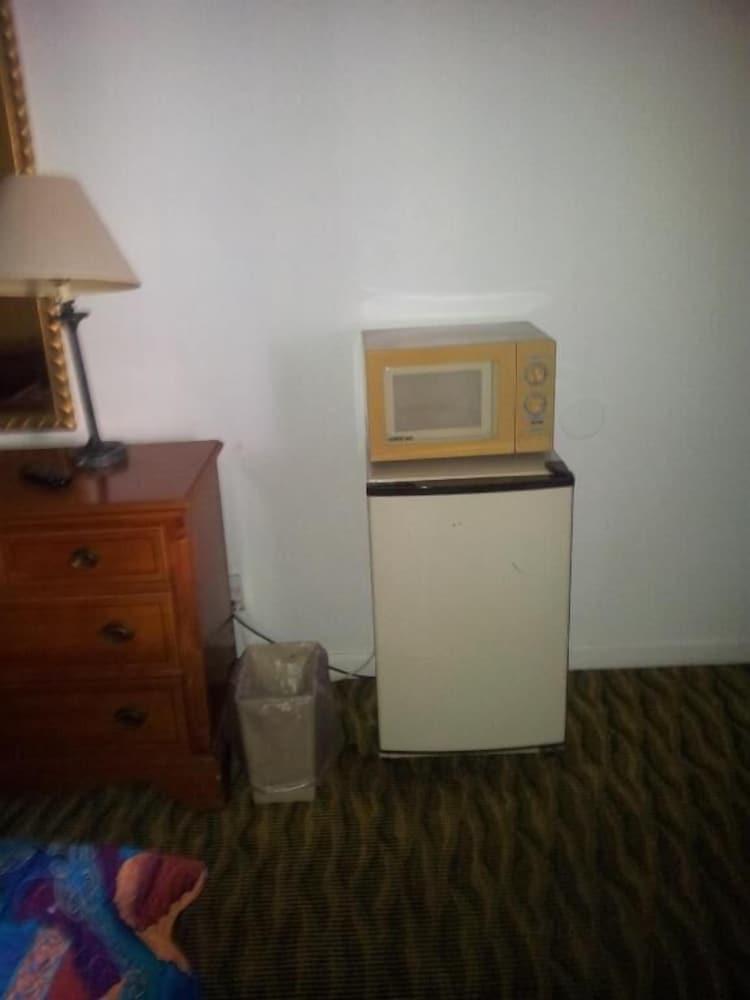 Deluxe Inn photo 15