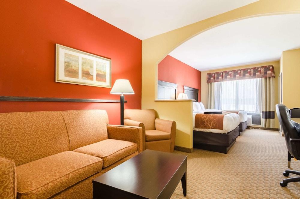 Comfort Suites Salina South photo 61