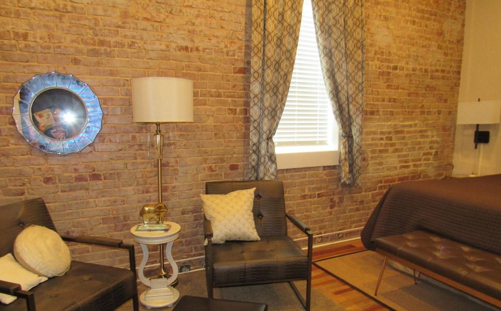 Hamilton House Inn photo 30