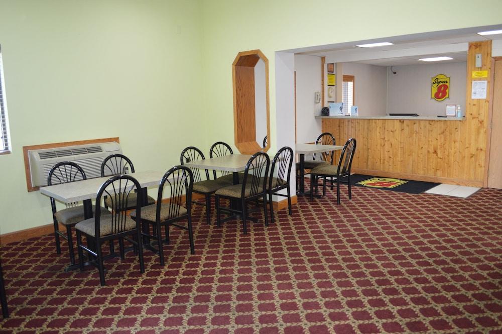 Red Roof Inn Ames photo 2