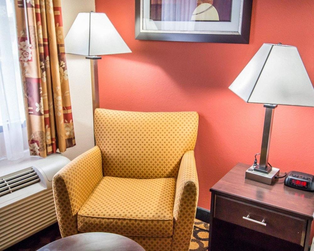 Econo Lodge Richmond Hill photo 17