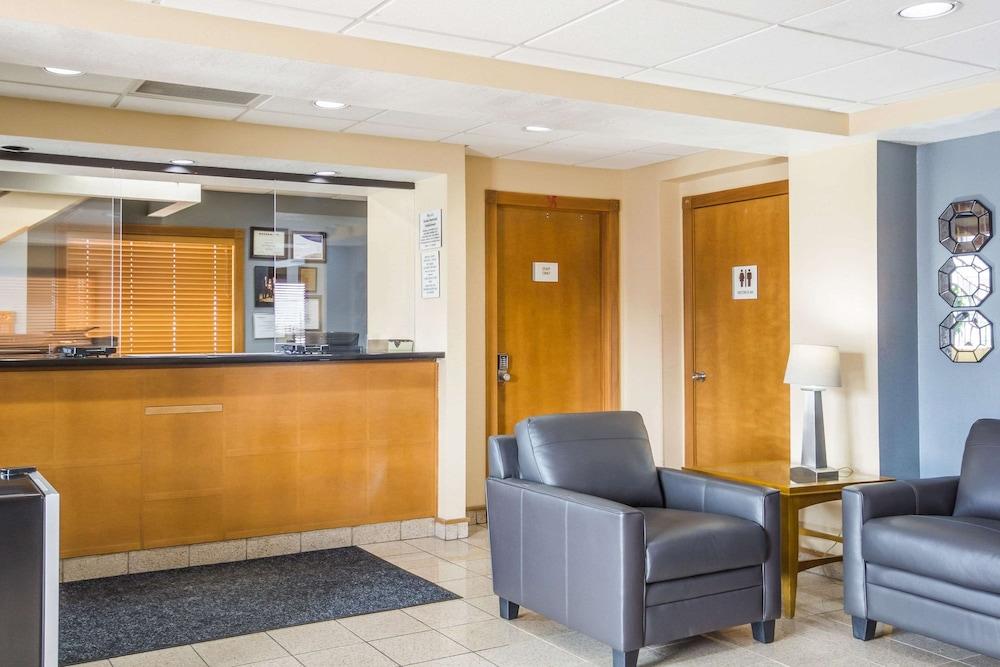 Econolodge Inn & Suites photo 3