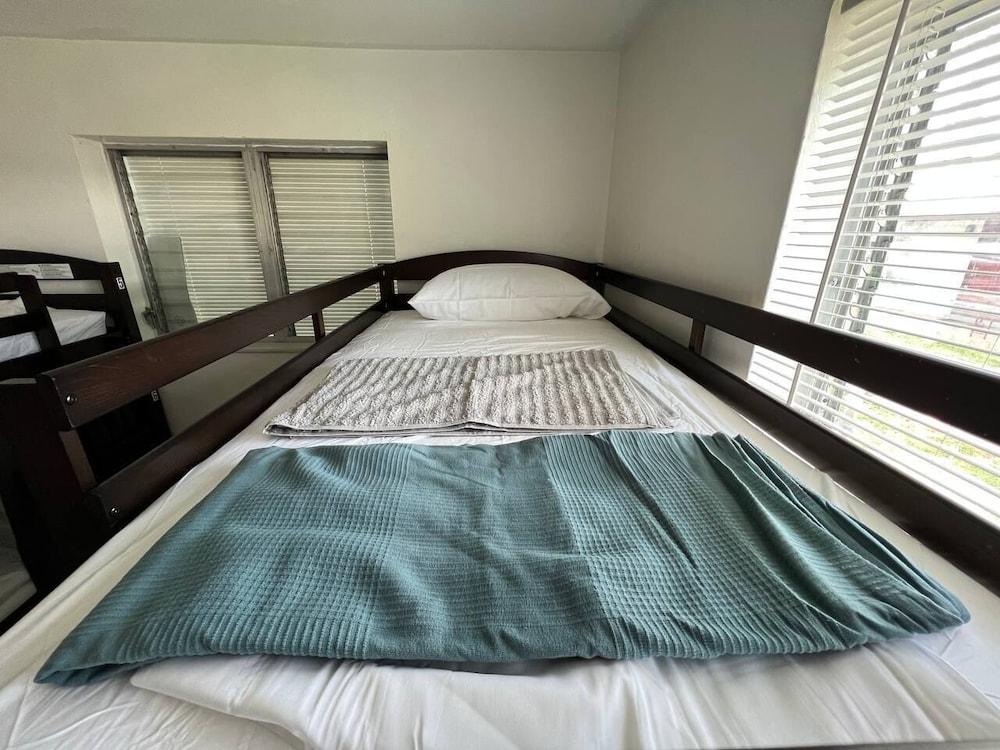 Hallandale Beach Hostel photo 2