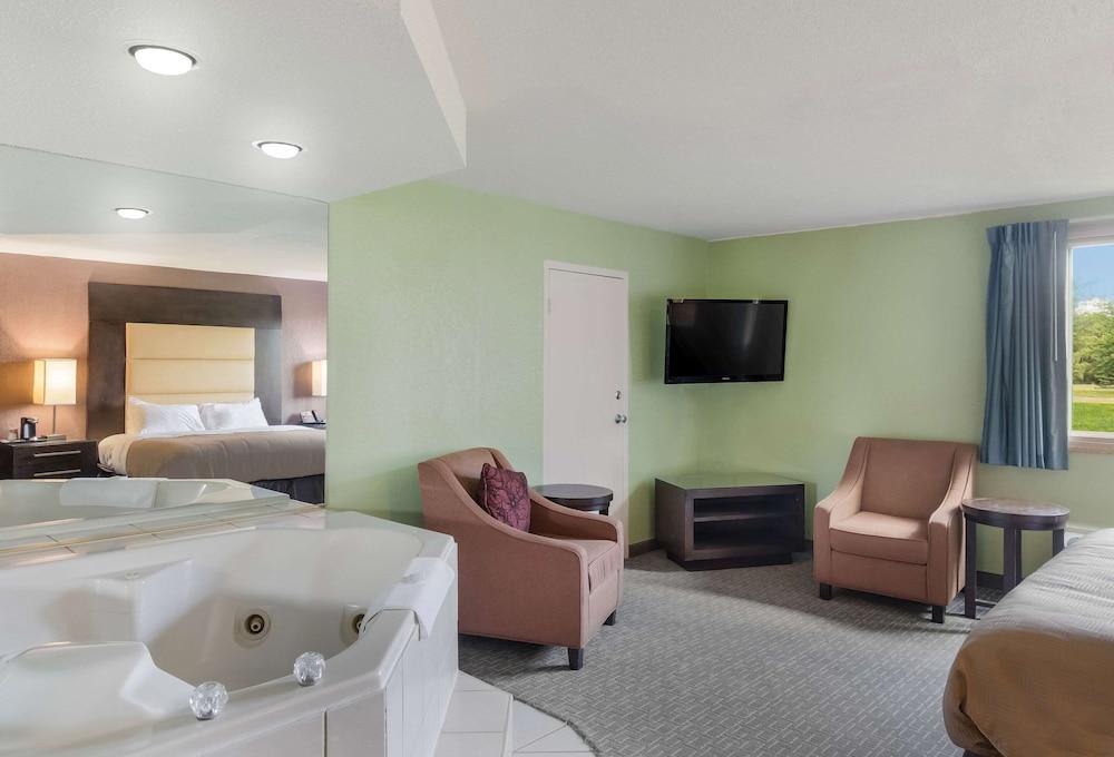Clarion Inn photo 3