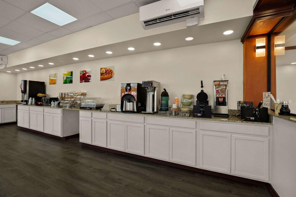 Econo Lodge Yemassee photo 33
