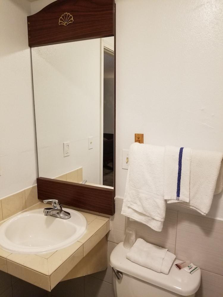Pacific Lodge Tacoma photo 21
