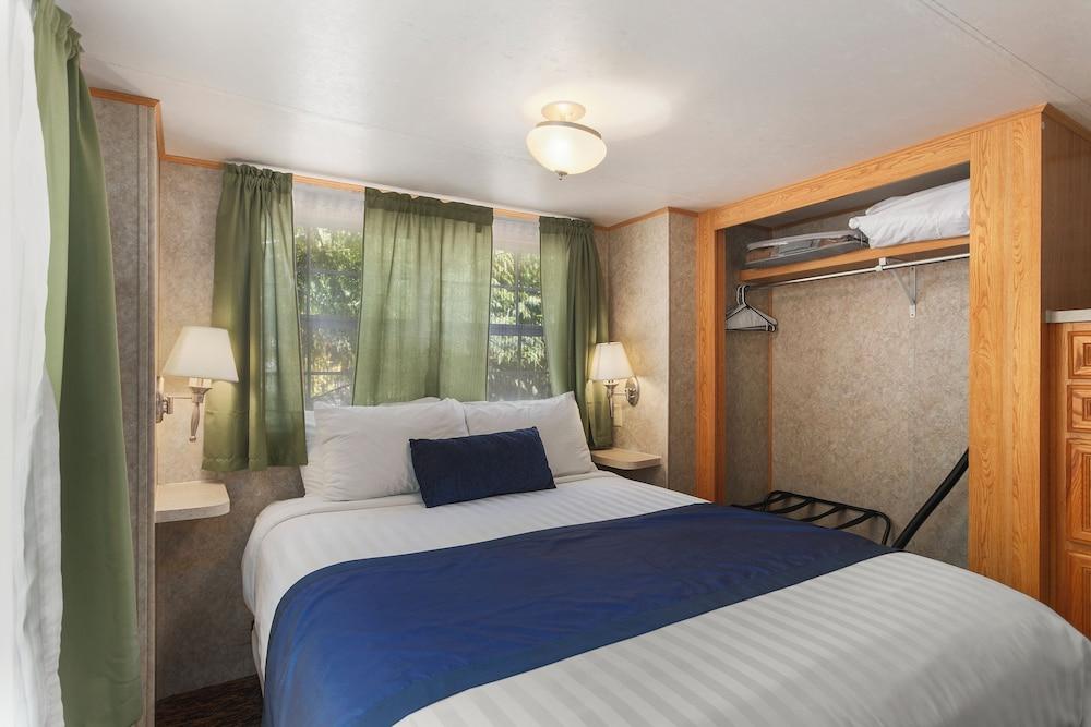 Robinhood Village Resort photo 8
