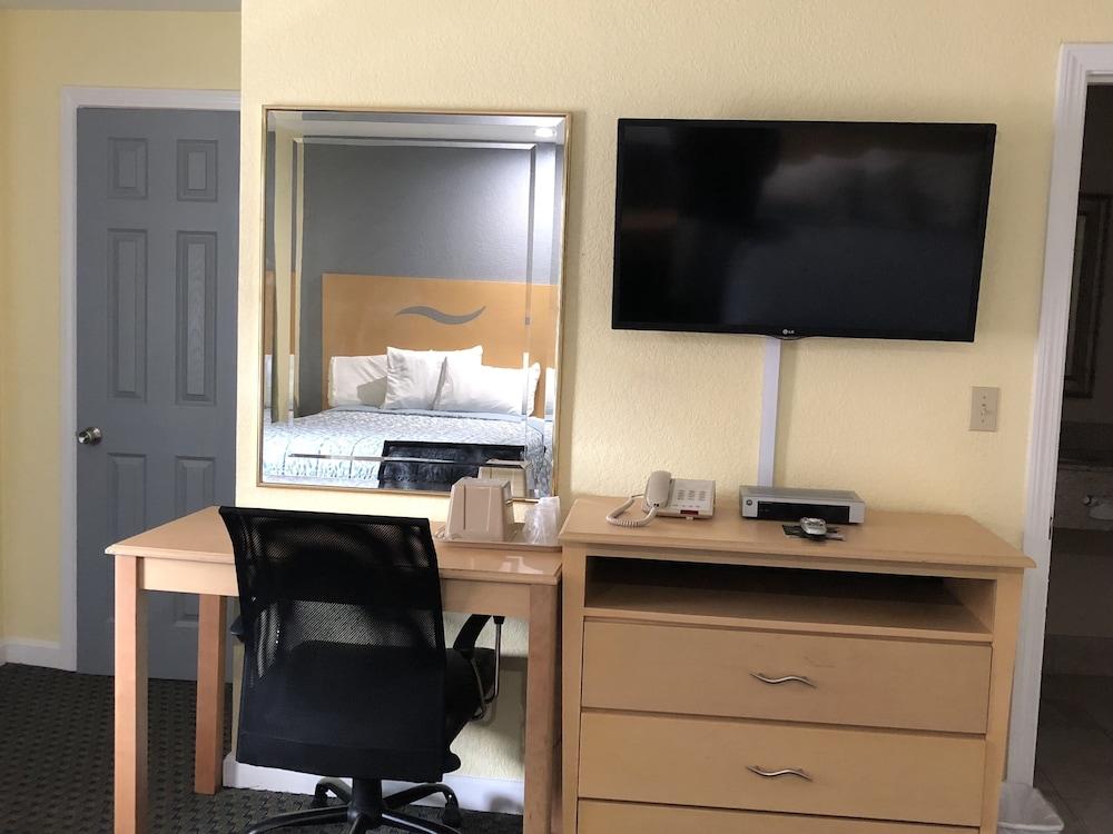 Chisholms Motor Inn photo 12