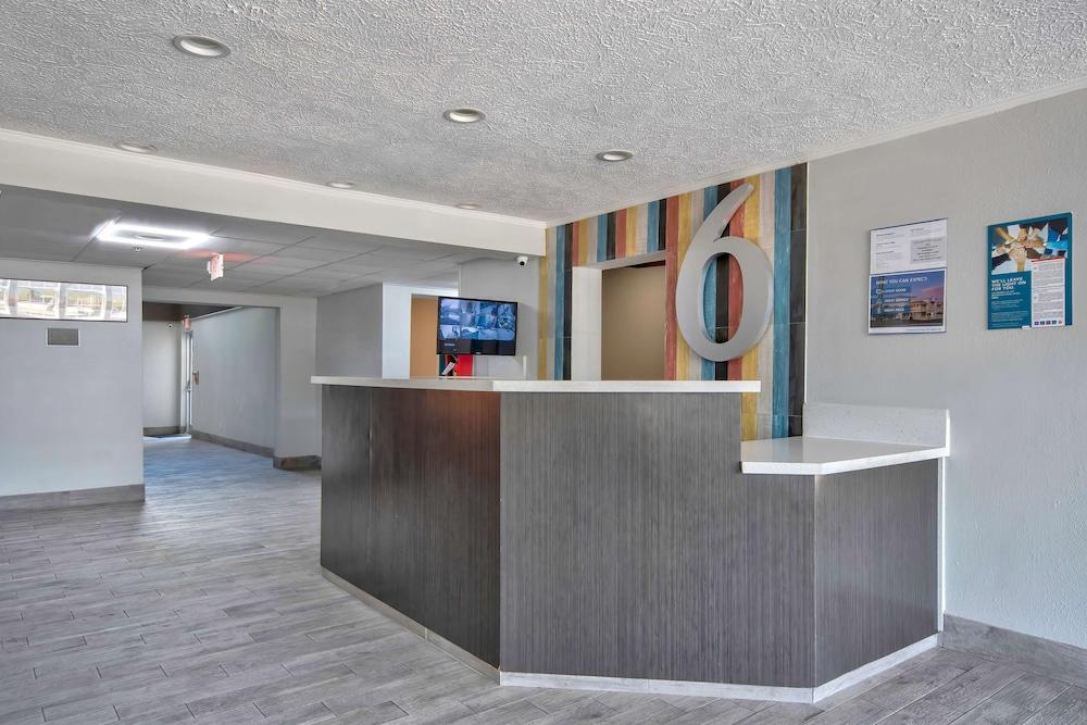 Motel 6 Stafford, TX – SW Houston - Sugarland photo 2