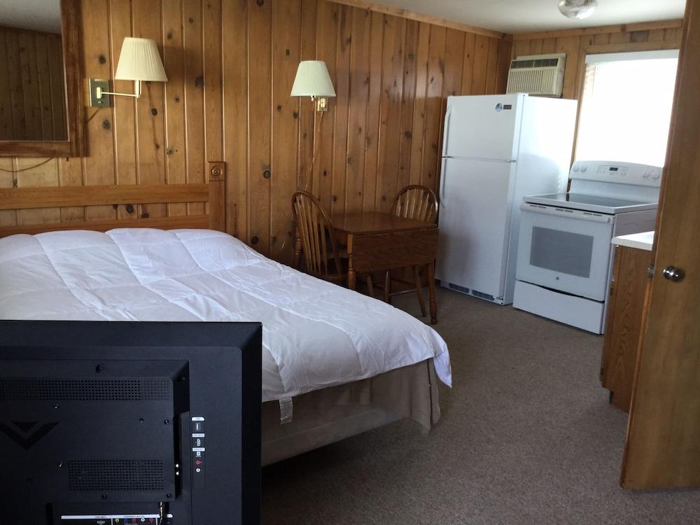 Waters Edge Motel photo 20