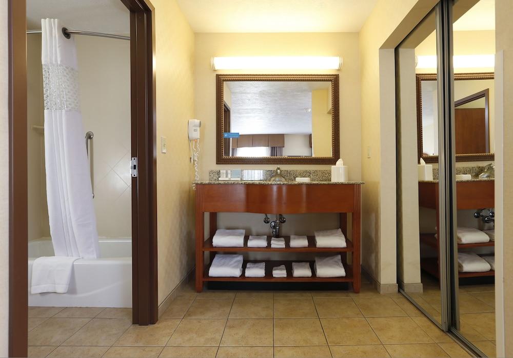 Hampton Inn Waterloo Cedar Valley photo 24