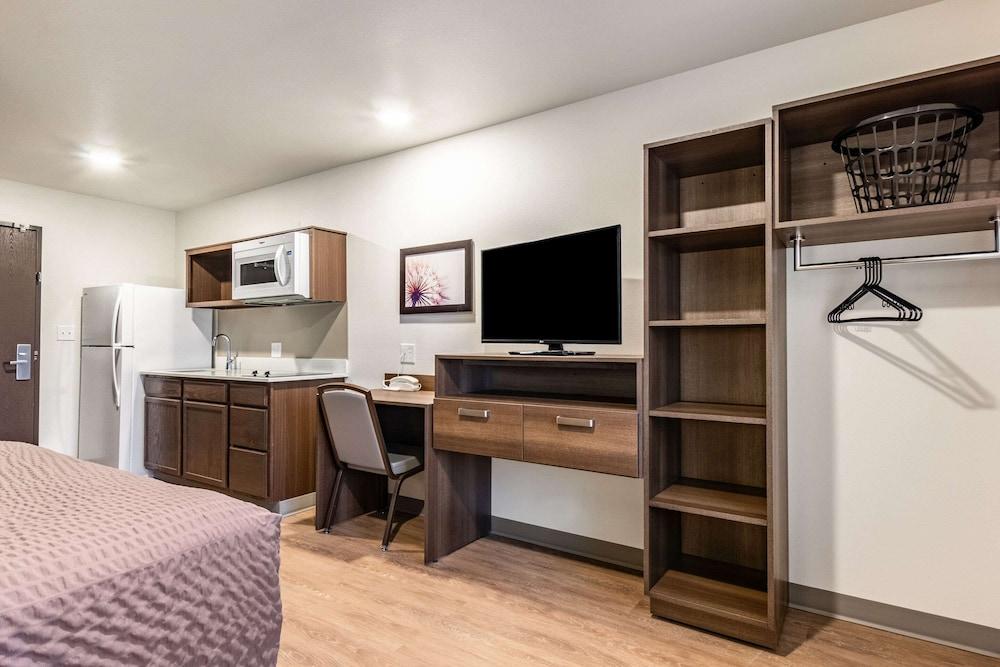 WoodSpring Suites Indianapolis Airport South photo 22