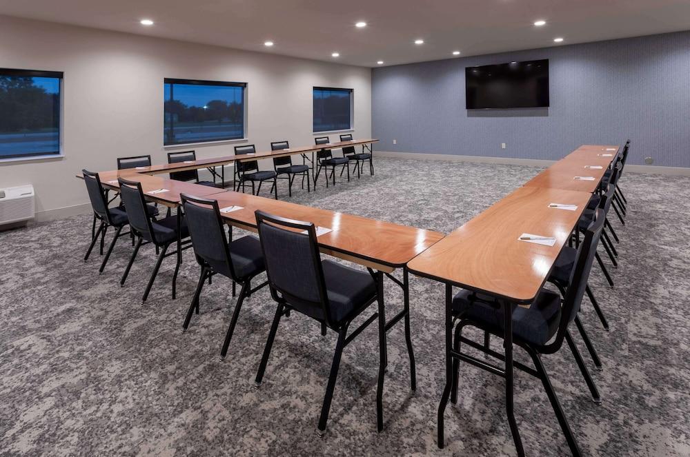 GrandStay Hotel & Suites photo 26