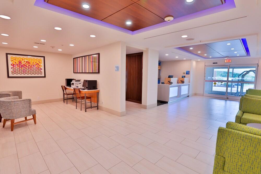 Holiday Inn Express & Suites Dickson by IHG photo 22