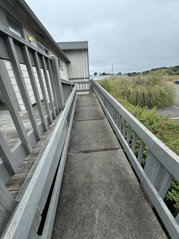 Sunset Oceanfront Lodging photo 79