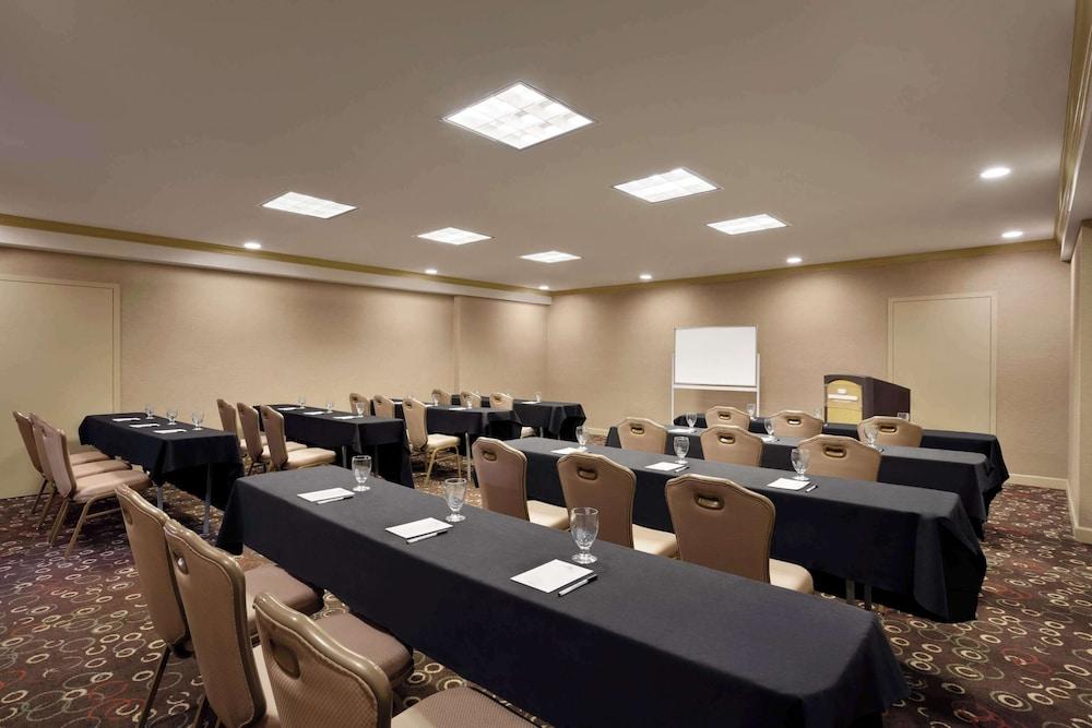Radisson Hotel Lenexa Overland Park photo 38