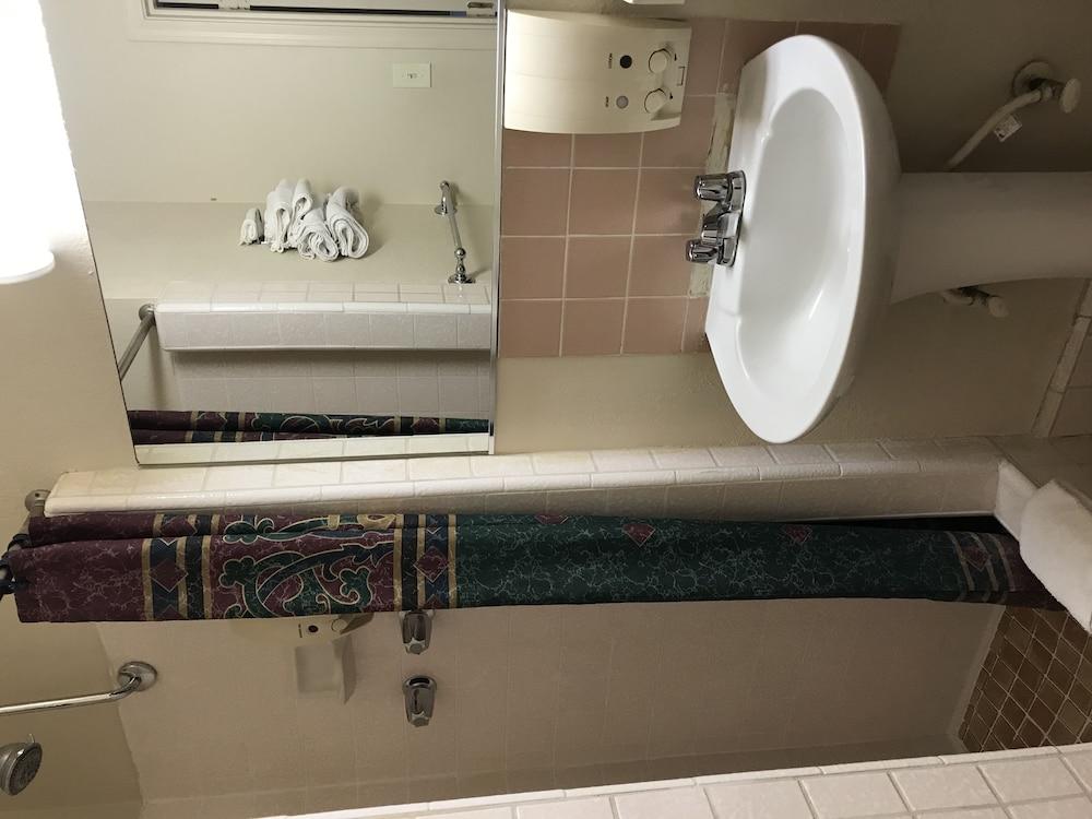 Budget Inn photo 10