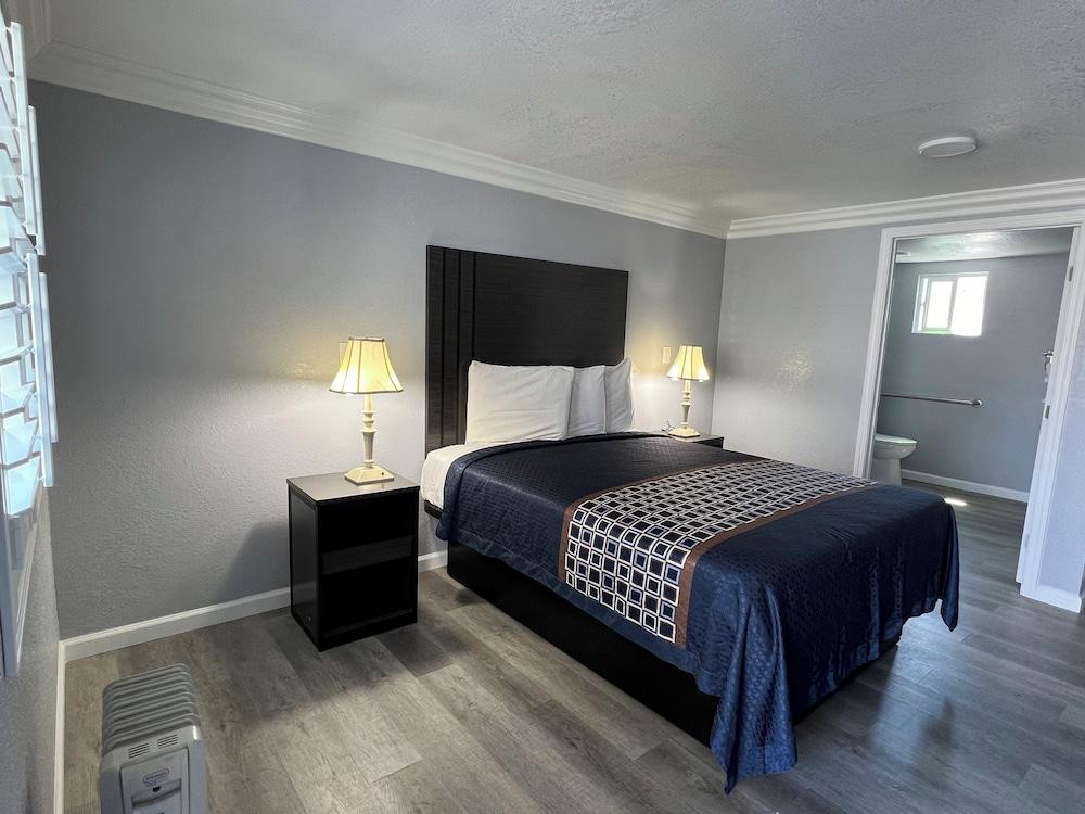 Sea Garden Inn photo 11