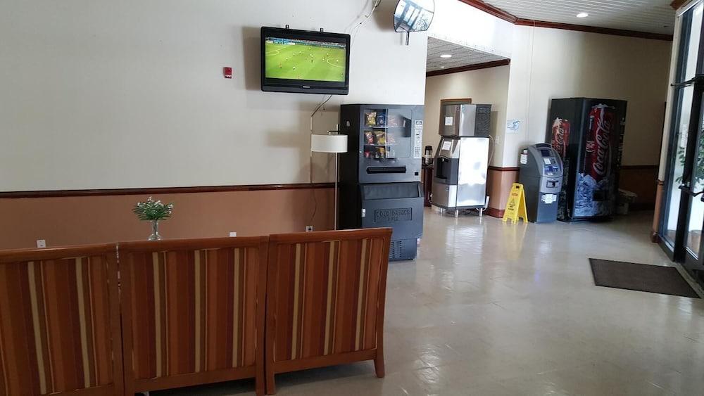 Red Carpet Inn & Suites photo 3