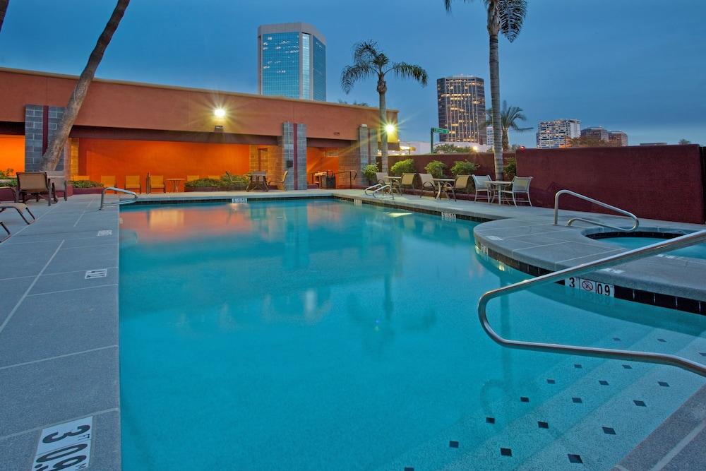 Holiday Inn Express & Suites Phoenix Midtown by IHG photo 15