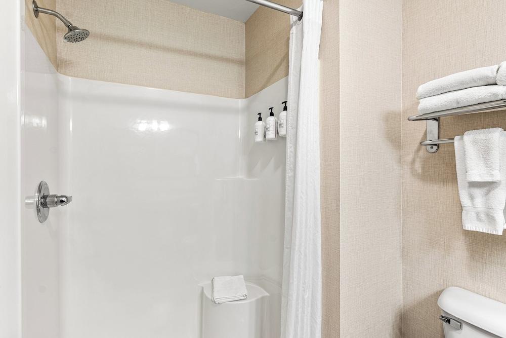 Boarders Inn & Suites by Cobblestone Hotels - Shawano photo 59