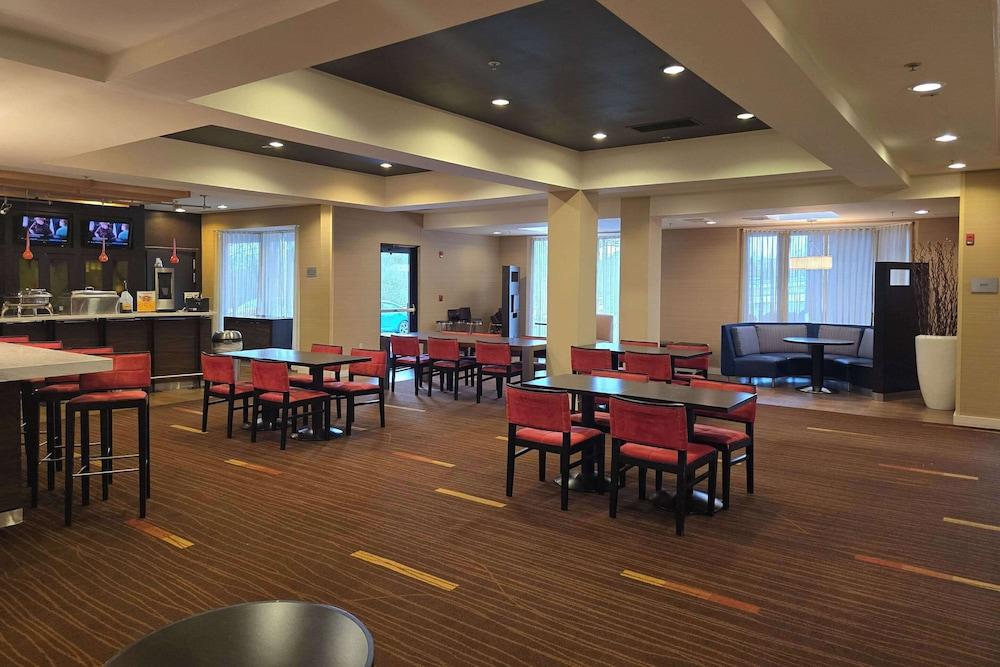 Country Inn & Suites by Radisson, Convention Center photo 38