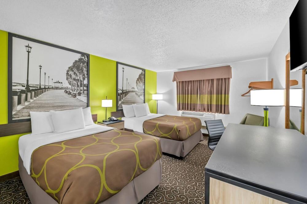 Super 8 by Wyndham Franklin photo 15