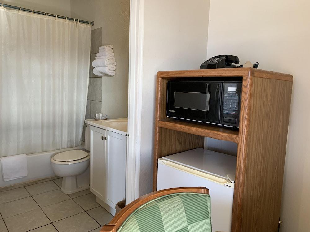 Surrey Motel photo 8