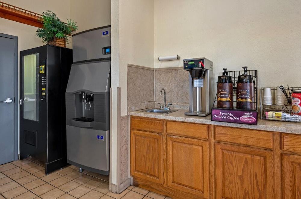 Rodeway Inn Effingham North photo 12
