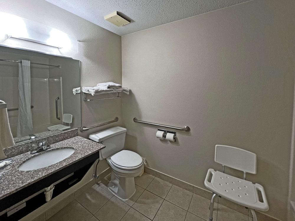 Quality Inn Mitchell I-90 photo 16