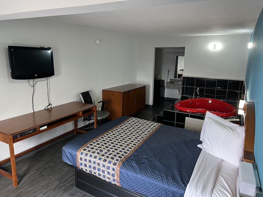 Rodeway Inn Commerce photo 13