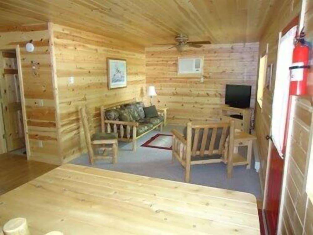 Red Door Resort & Motel photo 14