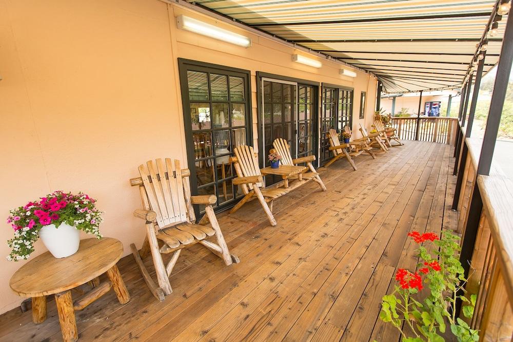 Peach Tree Inn photo 39