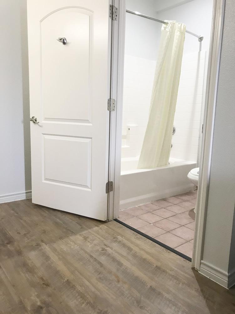 Bestway Inn photo 23