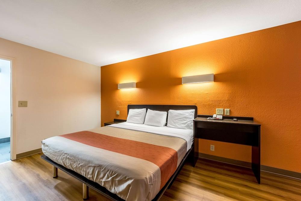 Motel 6 San Antonio, TX - South WW White Rd photo 19