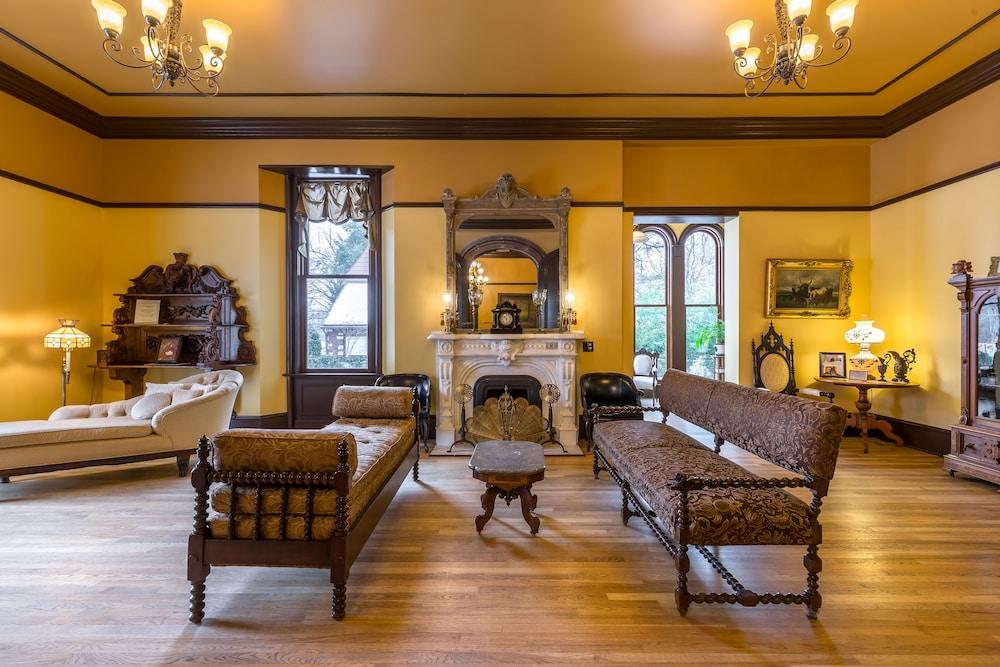 Steele Mansion photo 11