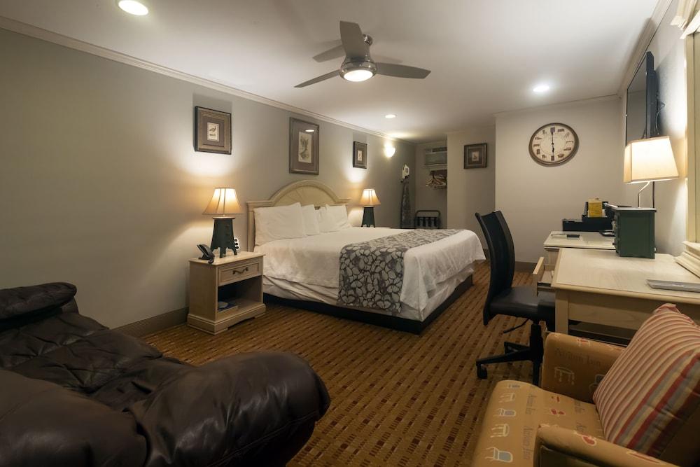 Atrium Inn photo 2