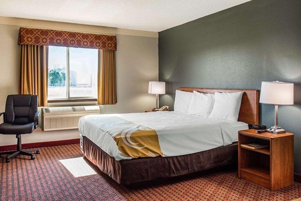 Travelers Lodge & Suites photo 5