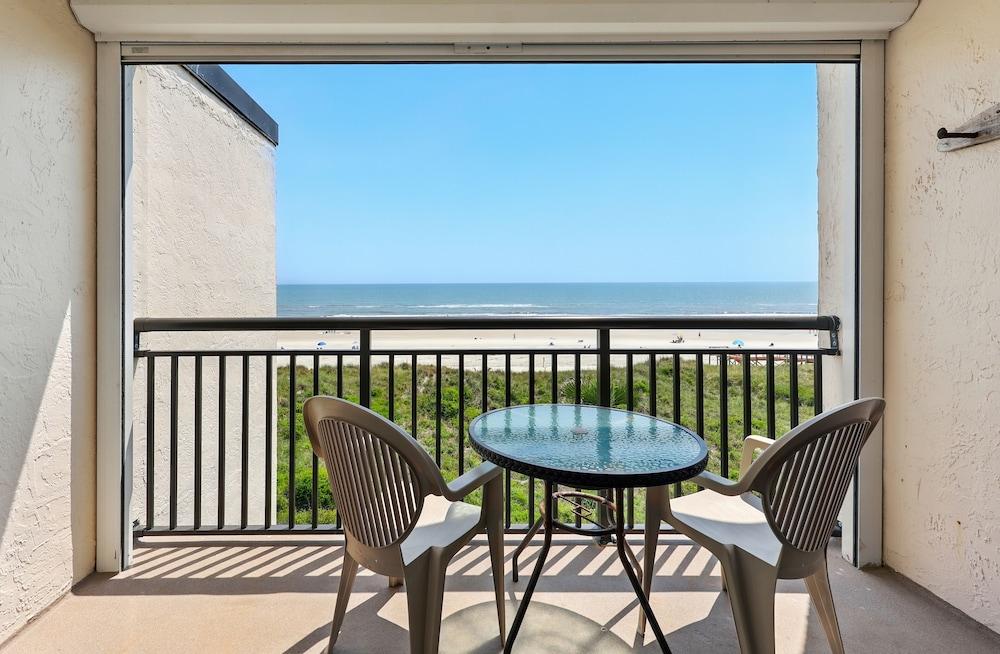 Beacher's Lodge Oceanfront Suites photo 47