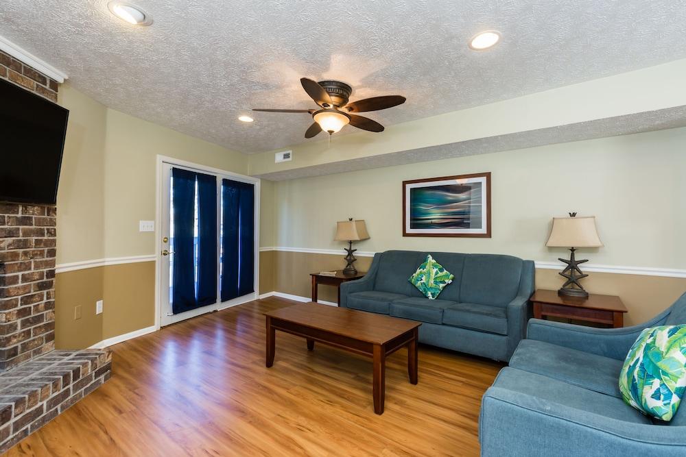 Country Club Villas photo 41